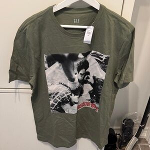 GAP Men's Olive Graphic Tee